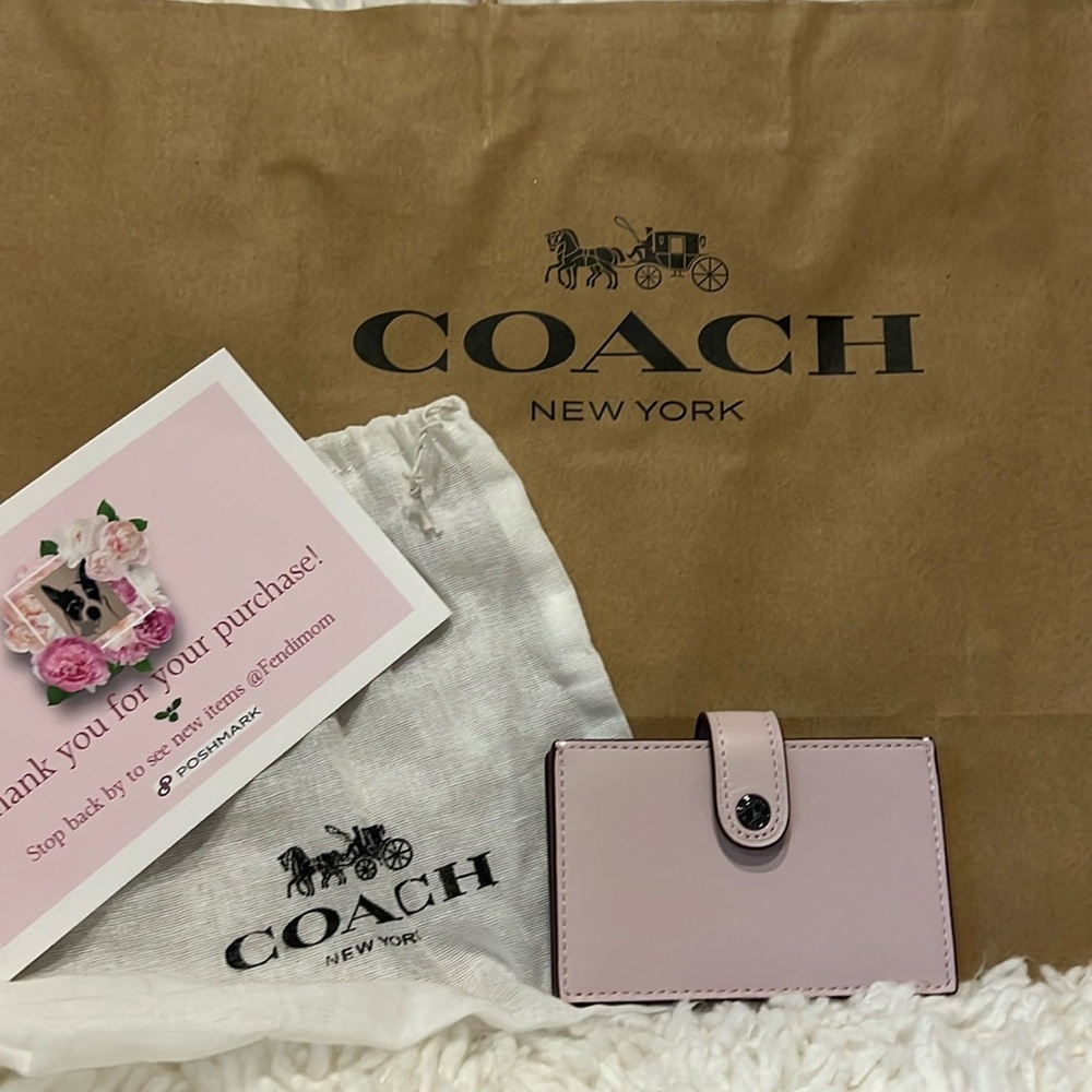 This is New w/ tag ! Really pretty pink / lavender, with 5 openings.